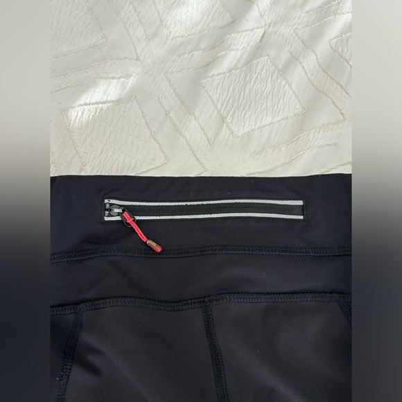 Lululemon cropped leggings pants black size 6 good condition - Picture 4 of 5